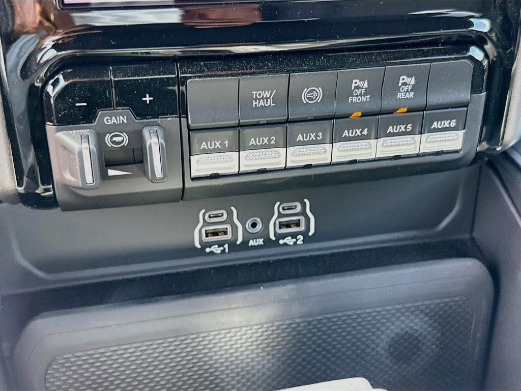 New 2026 RAM 3500 Big Horn AWD/4WD image 12