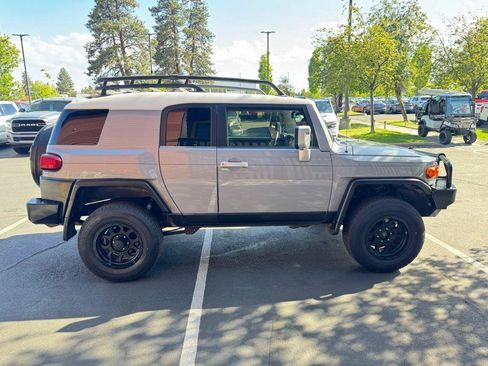Used 2014 Toyota FJ Cruiser 4WD w/ Convenience Package image 6