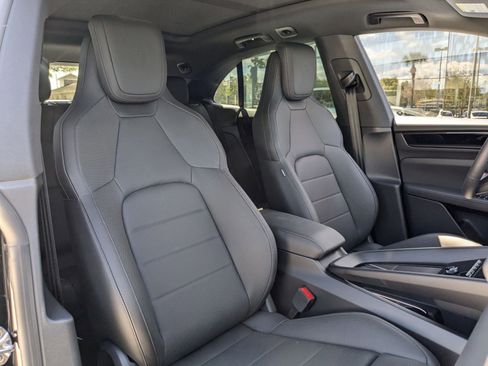 New 2024 Porsche Macan 4 Electric image 25