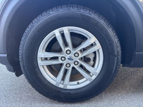 Certified 2022 Ford Explorer XLT w/ Equipment Group 202A AWD/4WD image 51