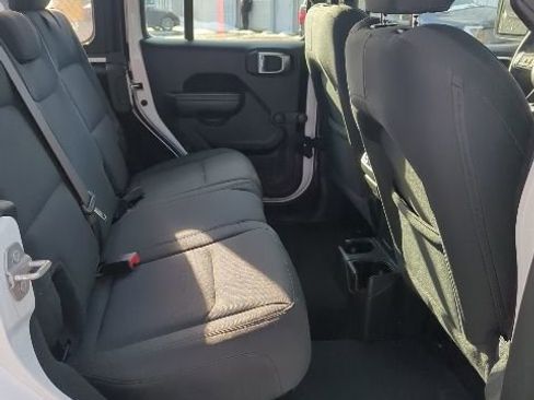 Used 2022 Jeep Wrangler Unlimited Sport image 14