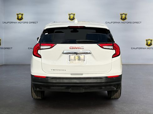 Used 2024 GMC Terrain SLE image 3