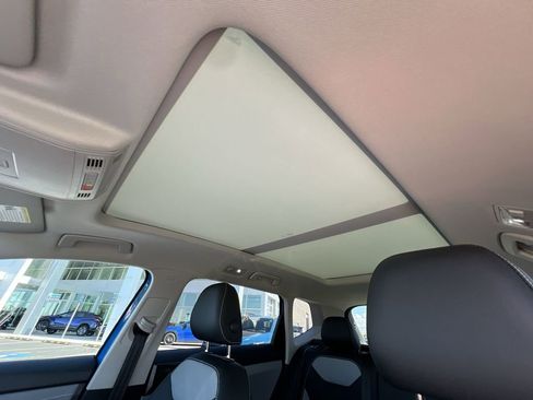 Used 2022 Volkswagen Taos SEL image 18