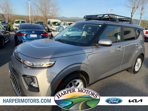 Used 2022 Kia Soul LX w/ Technology Package FWD image 1
