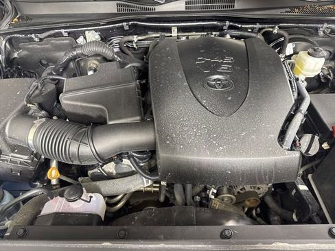 Used 2023 Toyota Tacoma SR5 w/ Technology Package image 9