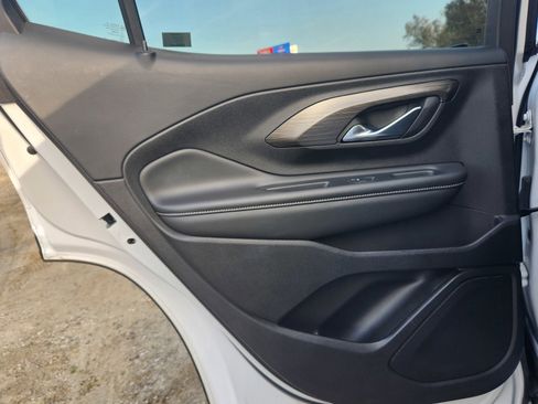 Used 2024 GMC Terrain SLT image 17