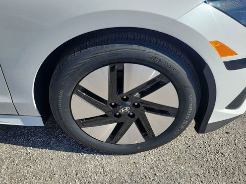 New 2025 Hyundai Ioniq 6 SE image 8