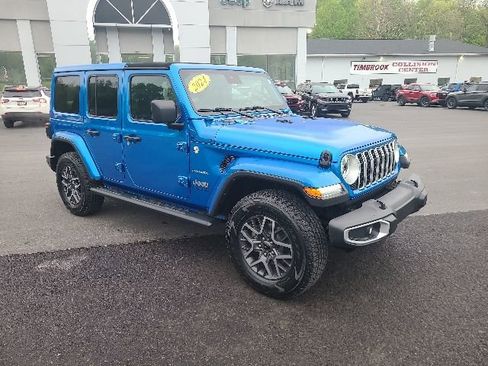 Used 2024 Jeep Wrangler Unlimited Sahara w/ Technology Group AWD/4WD image 7