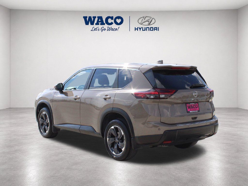 Used 2024 Nissan Rogue SV FWD image 5