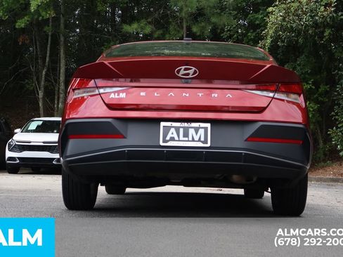 Used 2024 Hyundai Elantra SEL FWD image 6