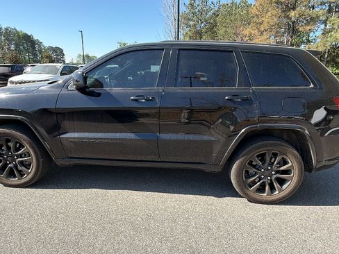 Used 2021 Jeep Grand Cherokee Laredo X AWD/4WD image 11