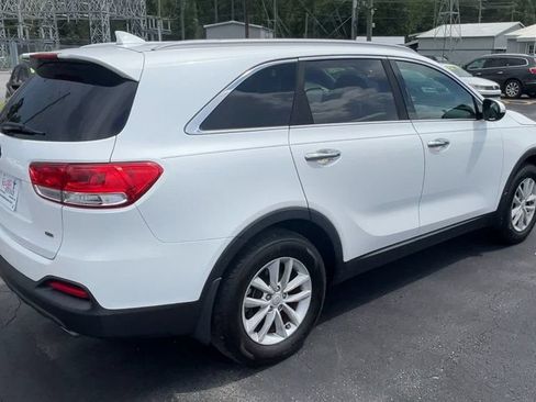 Used 2018 Kia Sorento FWD image 8