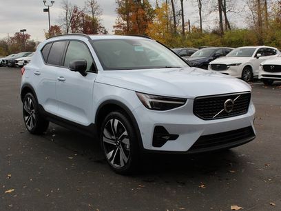 New 2026 Volvo XC40 B5 Ultra w/ Climate Package