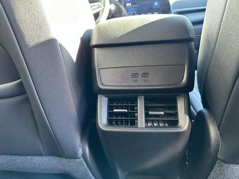 Certified 2025 Chevrolet Equinox LT w/ Convenience Package II image 32