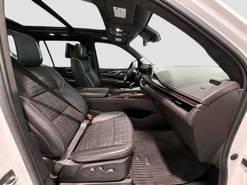 Certified 2022 Cadillac Escalade Sport Platinum w/ Heavy-Duty Trailer Package image 29