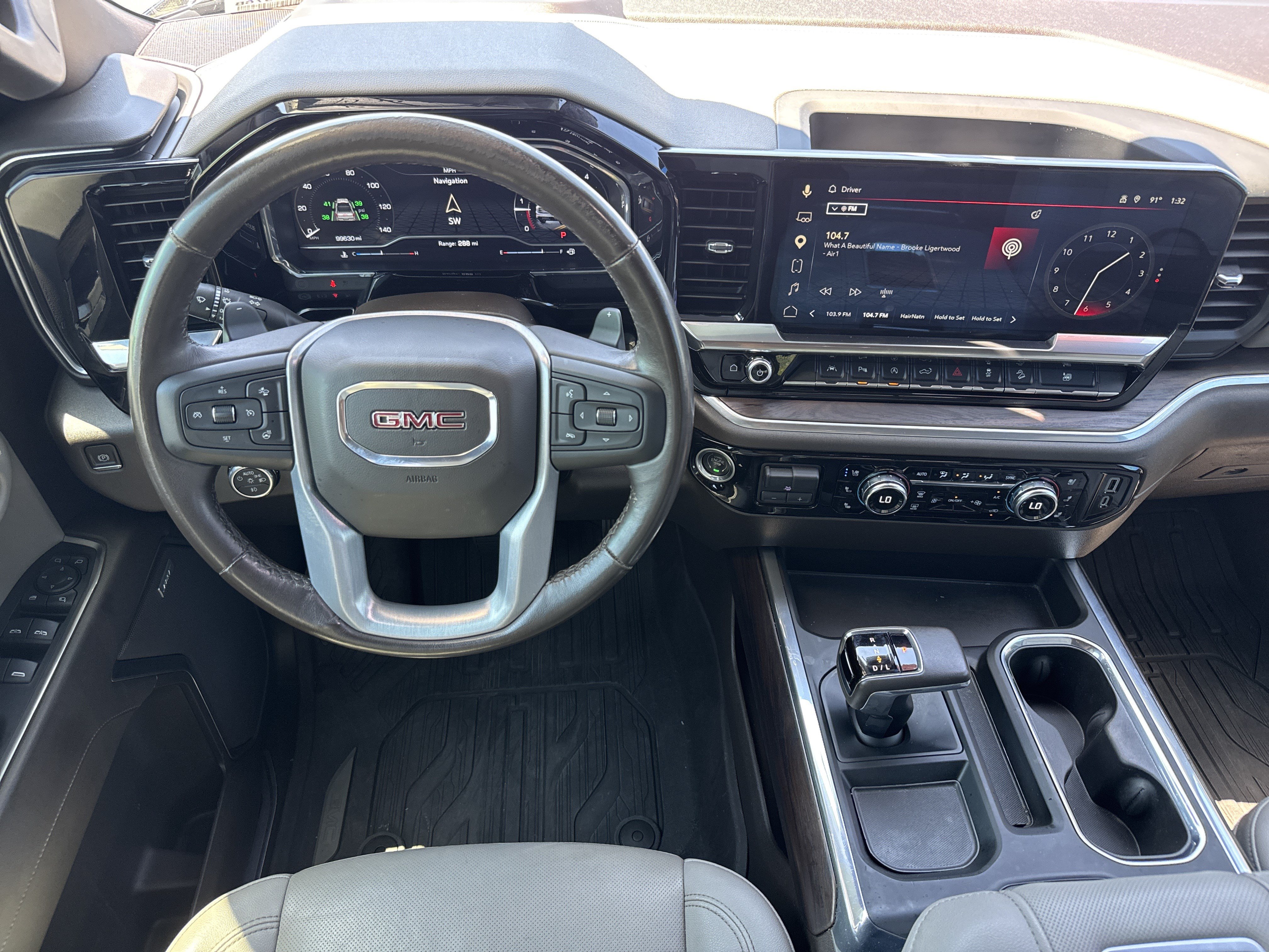 Used 2022 GMC Sierra 1500 SLT w/ SLT Premium Plus Package AWD/4WD image 19