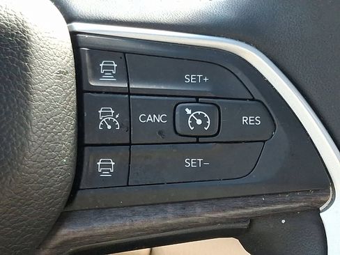 Certified 2023 Jeep Grand Cherokee Limited image 22