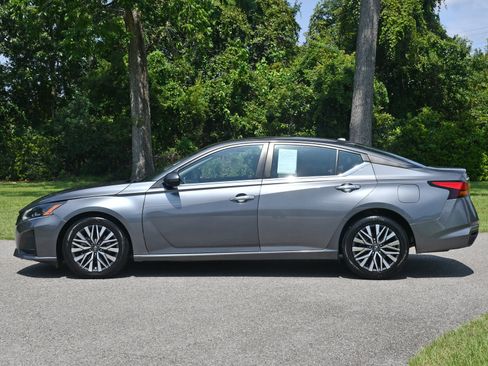 Used 2023 Nissan Altima 2.5 SV image 2