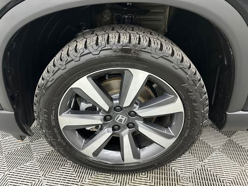 Certified 2025 Honda Pilot Touring image 13