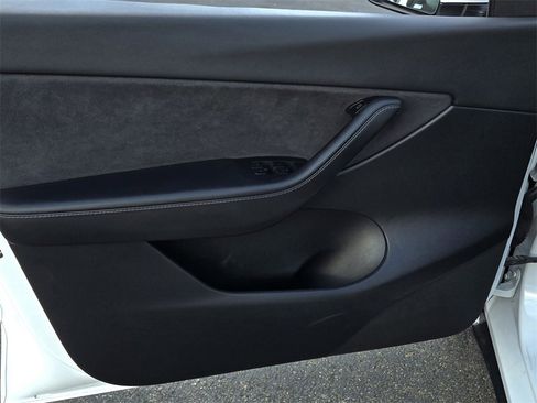 Used 2021 Tesla Model Y Performance image 10