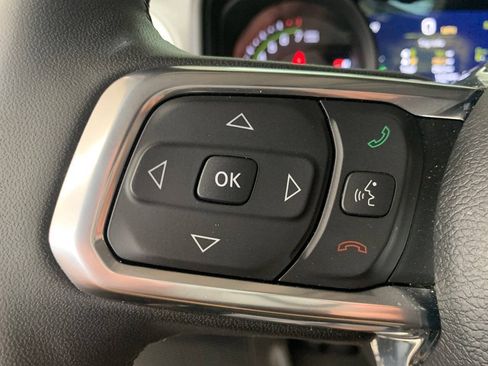Used 2025 Jeep Wrangler Unlimited Sahara AWD/4WD image 17