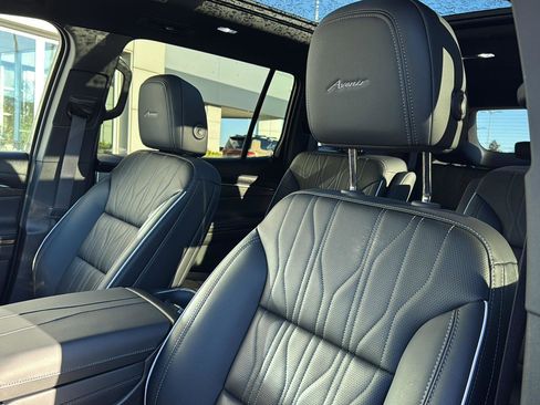 Used 2025 Buick Enclave Avenir image 24