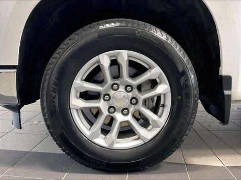 Used 2023 Chevrolet Silverado 1500 LT AWD/4WD image 7