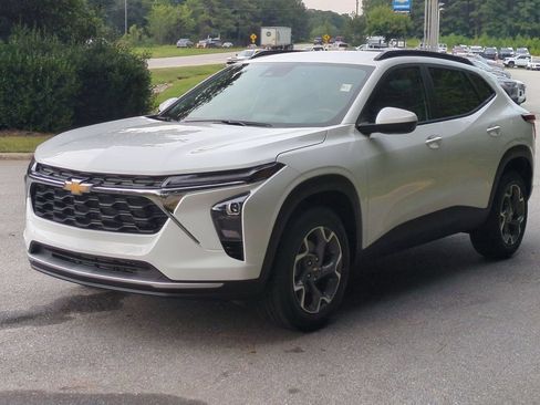 New 2026 Chevrolet Trax LT w/ Driver Confidence Package FWD image 8