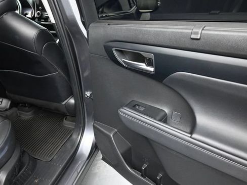 Used 2023 Toyota Highlander XLE AWD/4WD image 22