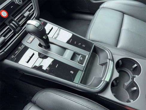 Used 2025 Porsche Macan w/ Premium Package Plus image 30