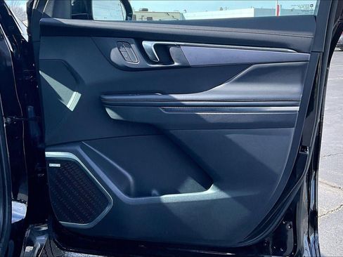 Used 2025 Buick Enclave Sport Touring image 27