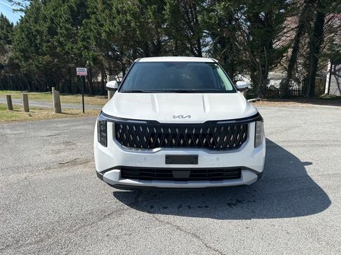 Certified 2025 Kia Carnival image 2