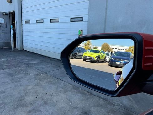 Used 2025 Hyundai Kona SEL image 18