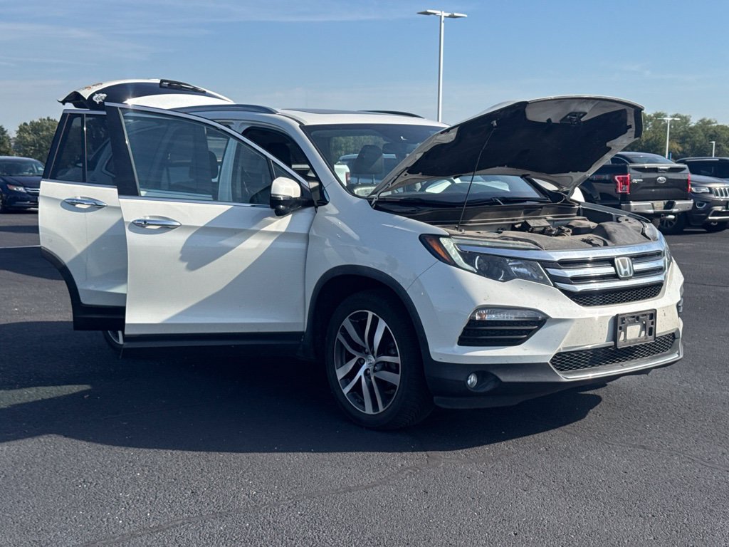 Used 2018 Honda Pilot Touring image 12