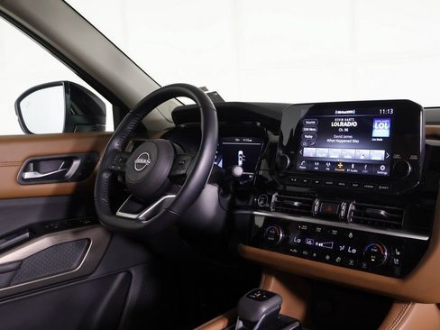 Used 2024 Nissan Pathfinder Platinum w/ Lighting Package (N93) AWD/4WD image 34