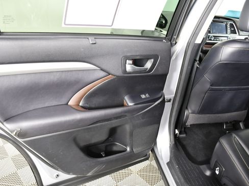 Used 2016 Toyota Highlander XLE image 46