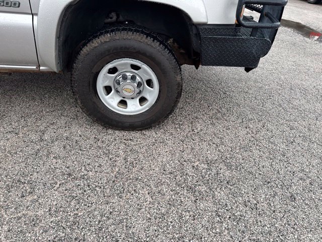 Used 2005 Chevrolet Silverado 3500 LS w/ Heavy-Duty Power Package AWD/4WD image 12