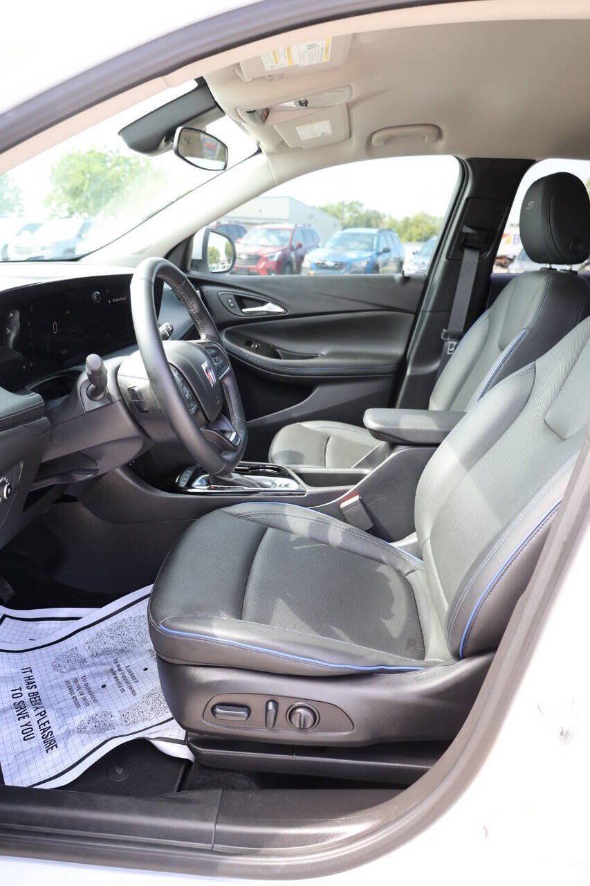Used 2025 Buick Encore GX Sport Touring w/ Comfort Package AWD/4WD image 13