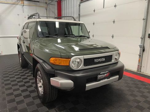 Used 2014 Toyota FJ Cruiser 2WD w/ Convenience Package image 6
