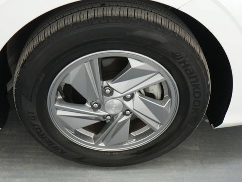 Used 2024 Hyundai Elantra SE FWD image 10