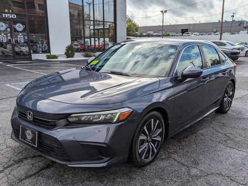 Used 2022 Honda Civic EX image 3