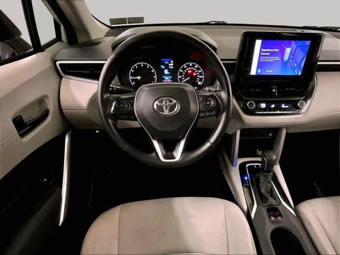 Used 2023 Toyota Corolla Cross LE w/ Moonroof Package FWD image 6
