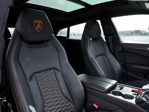 Used 2022 Lamborghini Urus image 42