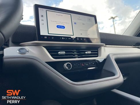 New 2025 Ford Explorer Active w/ Active Comfort Package image 22