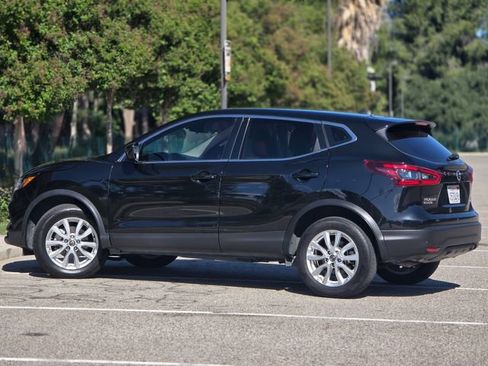 Used 2021 Nissan Rogue Sport S image 19