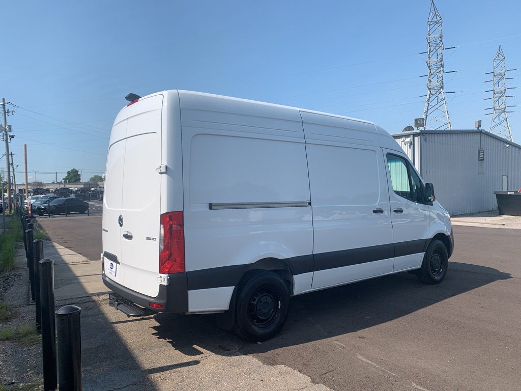 Used 2025 Mercedes-Benz Sprinter 2500 image 3