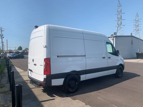 Used 2025 Mercedes-Benz Sprinter 2500 image 3