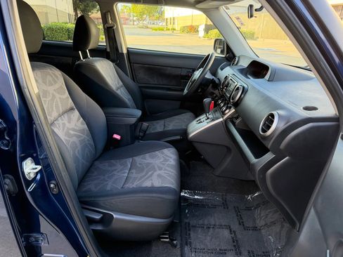 Used 2013 Scion xB FWD image 17