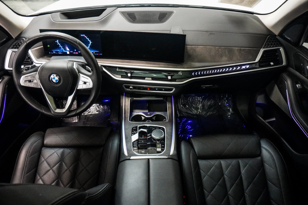Used 2025 BMW X7 xDrive40i AWD/4WD image 14
