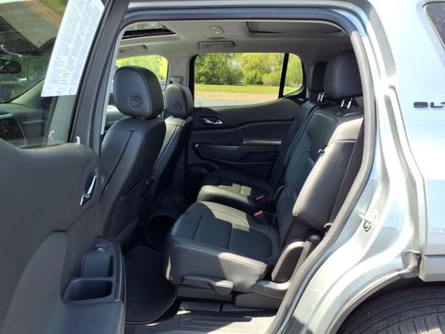 Used 2023 GMC Acadia SLT w/ Elevation Edition AWD/4WD image 11